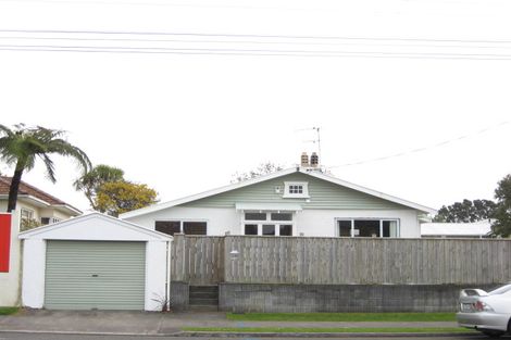 Photo of property in 186 Carrington Street, Lower Vogeltown, New Plymouth, 4310
