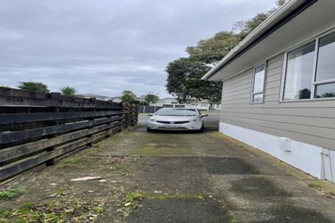 Photo of property in 28 Hinton Place, Weymouth, Auckland, 2103