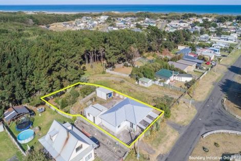 Photo of property in 40 Himatangi Street, Himatangi Beach, Foxton, 4891