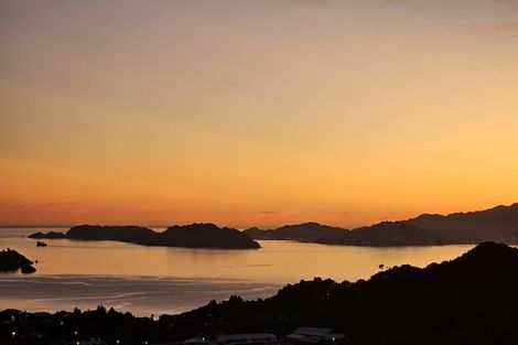 Photo of property in 4 Peach Tree Grove, Maungaraki, Lower Hutt, 5010