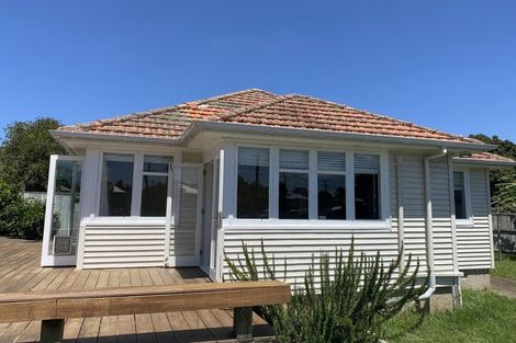 Photo of property in 25 Holland Avenue, Point England, Auckland, 1072