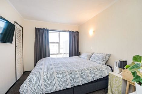 Photo of property in 6 Pukatea Place, Milson, Palmerston North, 4414