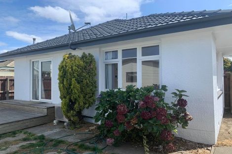 Photo of property in 18 Avonhead Road, Avonhead, Christchurch, 8042