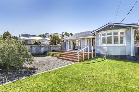 Photo of property in 99 The Parade, Island Bay, Wellington, 6023