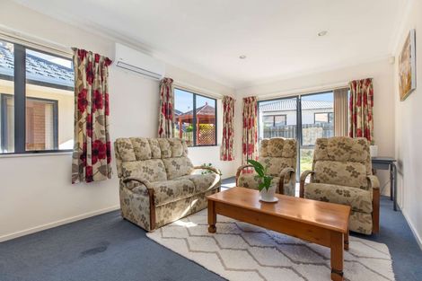 Photo of property in 16 Ewhurst Place, Goodwood Heights, Auckland, 2105