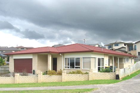 Photo of property in 48 Hogarth Rise, West Harbour, Auckland, 0618
