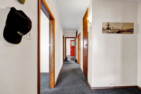 Photo of property in 8 Wellington Street, Hawera, 4610