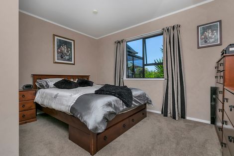 Photo of property in 17 Matua Road, Huapai, Kumeu, 0810