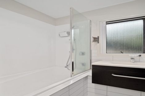 Photo of property in 112 Spinella Drive, Bayview, Auckland, 0629