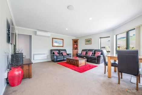 Photo of property in 63 Percy Kinsman Crescent, Riverstone Terraces, Upper Hutt, 5018