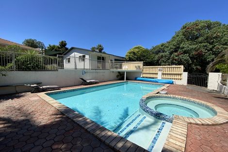 Photo of property in 41 Cron Avenue, Te Atatu South, Auckland, 0610