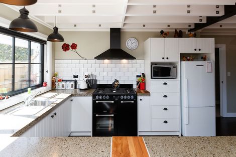 Photo of property in 5 Colombo Street, Hokowhitu, Palmerston North, 4410