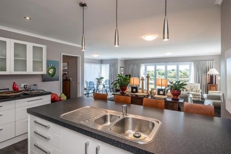 Photo of property in 2 Bluewater Place, Paraparaumu, 5032