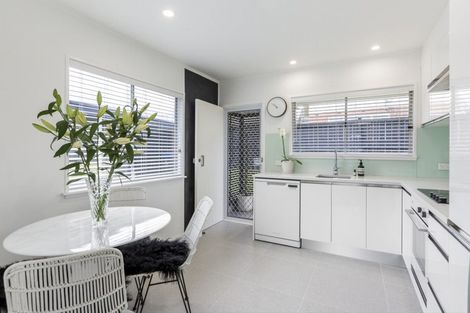 Photo of property in 2/21 Gowing Drive, Meadowbank, Auckland, 1072