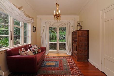 Photo of property in 33 Tio Tio Road, Miramar, Wellington, 6022