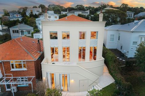 Photo of property in 6 Wesley Road, Kelburn, Wellington, 6012