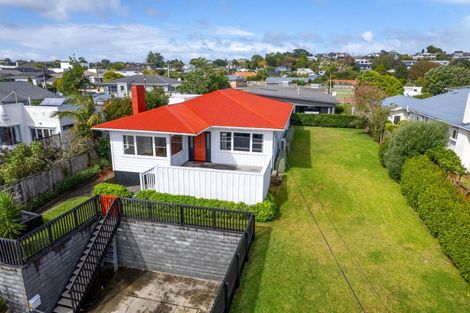 Photo of property in 54 Waiwaka Terrace, Strandon, New Plymouth, 4312