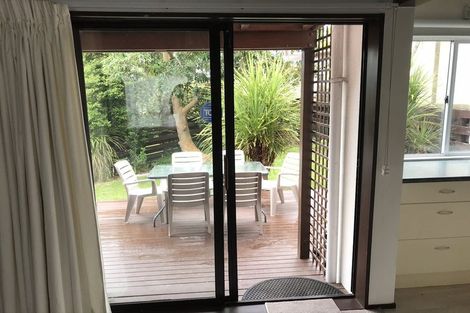 Photo of property in 2/5 Kegworth Place, Browns Bay, Auckland, 0630