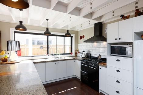 Photo of property in 5 Colombo Street, Hokowhitu, Palmerston North, 4410