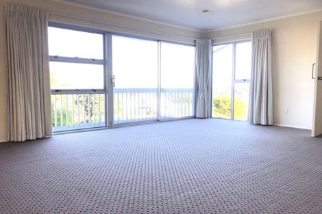 Photo of property in 1 Calman Place, Chatswood, Auckland, 0626