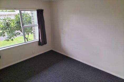 Photo of property in 5/25 West Coast Road, Glen Eden, Auckland, 0602