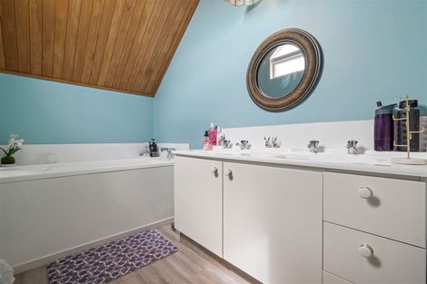 Photo of property in 4 Ball Lane, Redcliffs, Christchurch, 8081