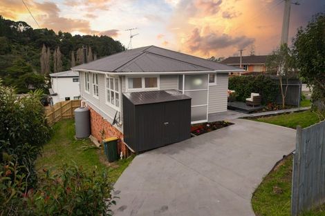 Photo of property in 2 Lowtherhurst Road, Massey, Auckland, 0614