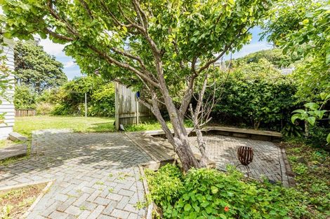 Photo of property in 2a Severn Street, Island Bay, Wellington, 6023
