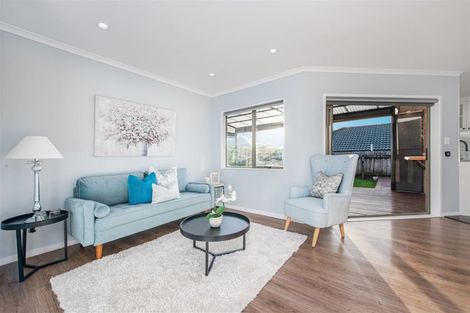 Photo of property in 17 Fleetwood Drive, Henderson, Auckland, 0612