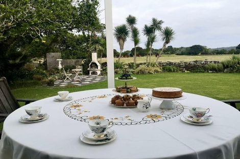 Photo of property in 121 Muir Avenue, Mangere Bridge, Auckland, 2022