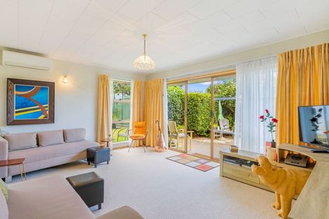 Photo of property in 20 Rewarewa Crescent, Waikanae, 5036