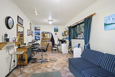 Photo of property in 17 Howden Street, Waiuku, 2123