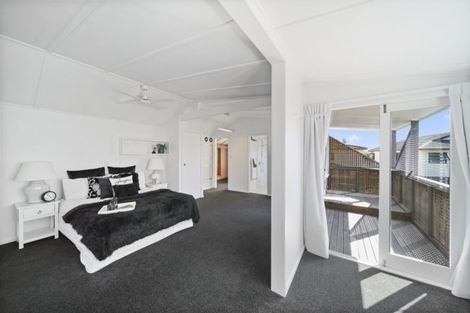 Photo of property in 1/195 Fisher Parade, Farm Cove, Auckland, 2012