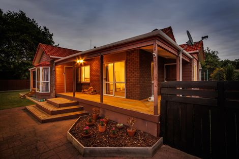 Photo of property in 21 Dalfield Place, Highbury, Palmerston North, 4412