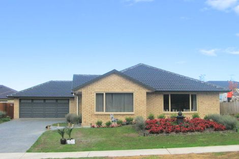 Photo of property in 57 Sapperton Drive, Henderson, Auckland, 0612