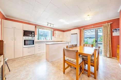 Photo of property in 6 Pencarrow Crescent, Wainuiomata, Lower Hutt, 5014