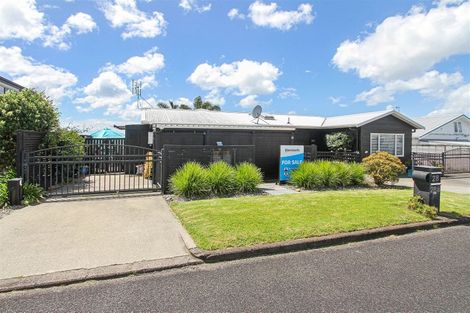 Photo of property in 28 Crispe Road, Clarks Beach, 2122