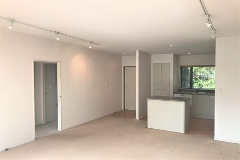 Photo of property in 8g Arotau Place, Grafton, Auckland, 1023