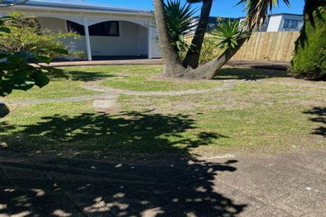 Photo of property in 1072 Great North Road, Point Chevalier, Auckland, 1022