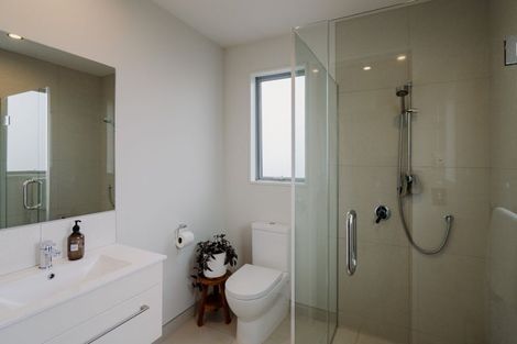 Photo of property in 1 Makomako Road, Wanaka, 9305