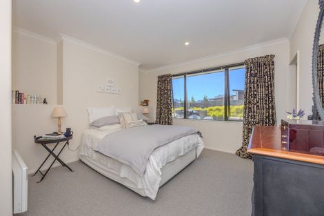 Photo of property in 32 Infinity Drive, Wanaka, 9305