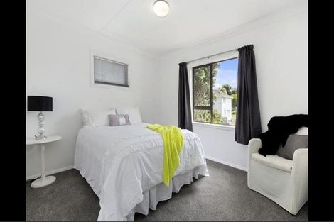Photo of property in 11 Derby Place, Cannons Creek, Porirua, 5024