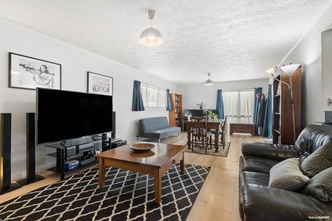 Photo of property in 37 Athena Drive, Totara Vale, Auckland, 0629