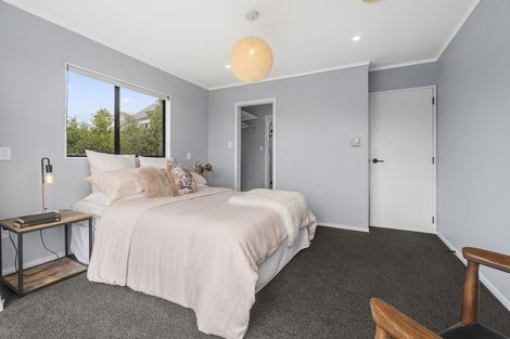 Photo of property in 8 Forsythe Place, Massey, Auckland, 0614