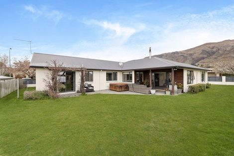 Photo of property in 1 Lansdown Street, Wanaka, 9305
