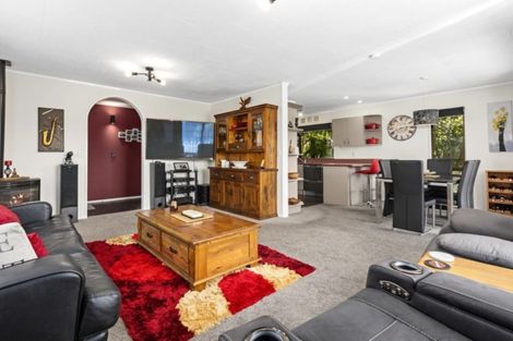 Photo of property in 13 Whitechapel Grove, Stokes Valley, Lower Hutt, 5019