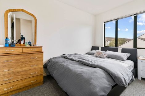 Photo of property in Lynn Park Terrace, 7/12 Ambrico Place, New Lynn, Auckland, 0600