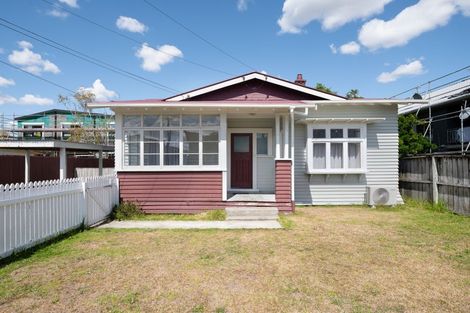 Photo of property in 16 Coates Street, Hamilton East, Hamilton, 3216