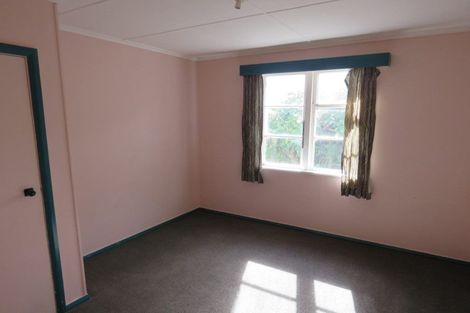 Photo of property in 62 Omata Road, Marfell, New Plymouth, 4310