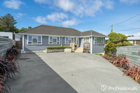 Photo of property in 19 Turville Crescent, Newlands, Wellington, 6037